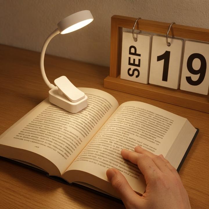 Flexible Clip-On LED Reading Light – photo 2
